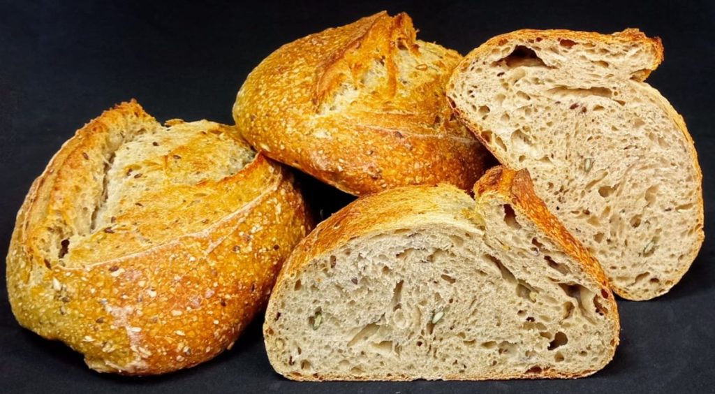Pan de masa madre elaborado con harinas ecológicas molidas a la piedra en UP! Obrador, Cartagena